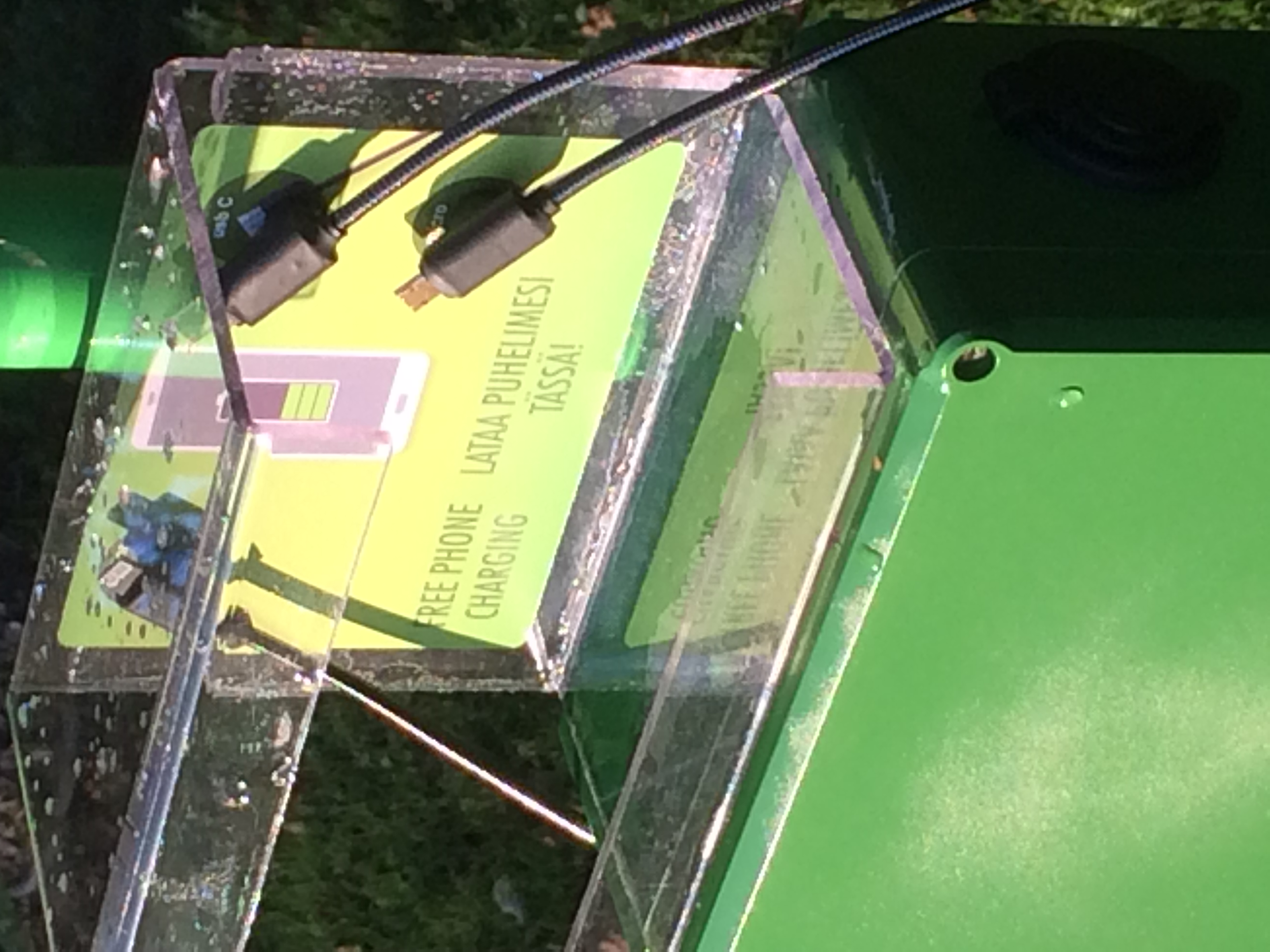 A1 Tradehouse Corp. Oy 

Solar Charger for parks. 

Latauspiste yleisille aluielle ja puistoihin.

A1 Tradehouse